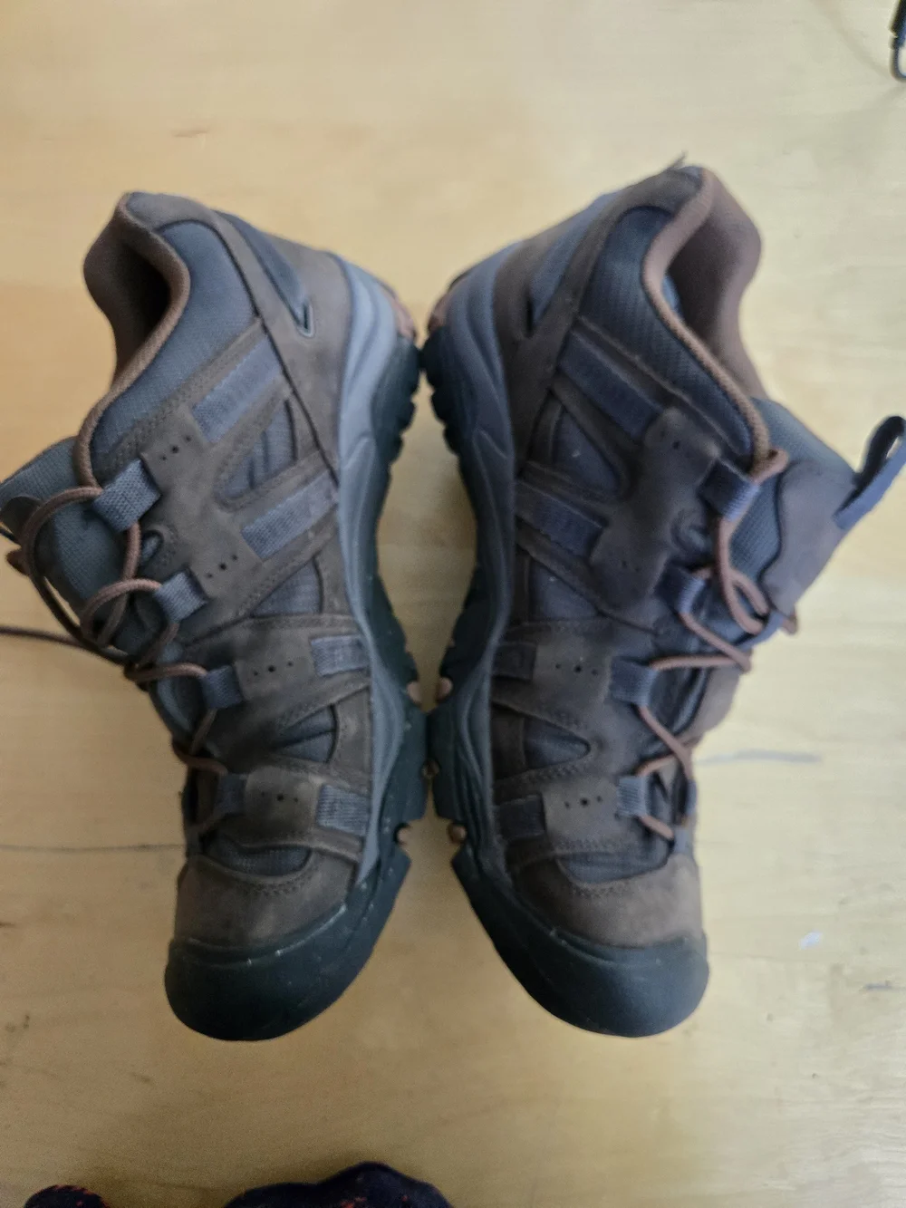 KEEN Siskiyou Shoes Mens 11.5 Brown Waterproof Hiking Trail Low Top Sneakers